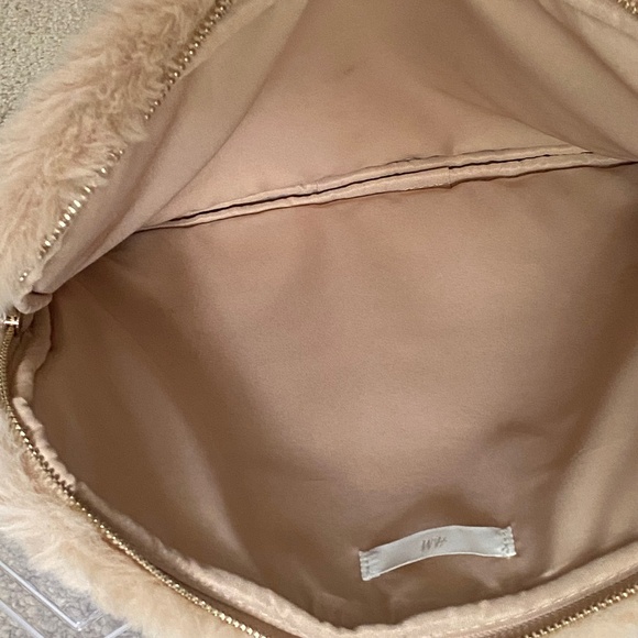 H&M Faux Fur Zippered Laptop iPad Sleeve Holder - Picture 5 of 11